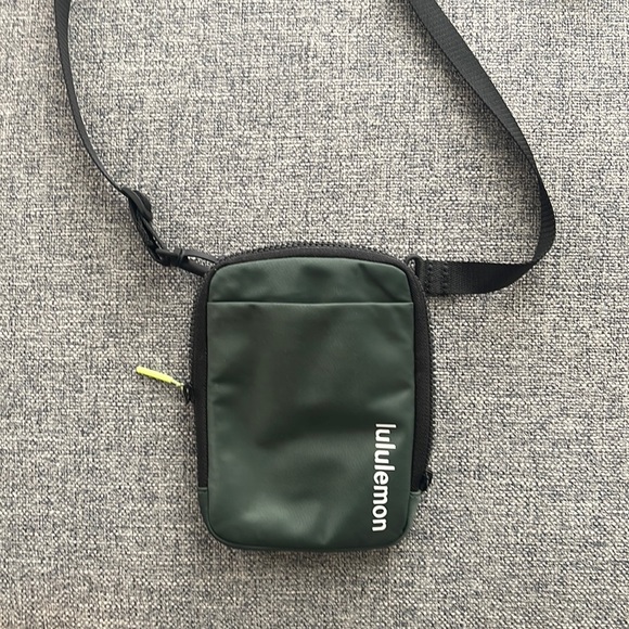 lululemon athletica Handbags - Lululemon Smoked Spruce Easy Access Crossbody